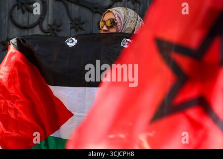 Düsseldorf, Accra, Deutschland. September 2025. Menschen demonstrieren auf den Straßen Düsseldorfs, um sich dem Krieg in Gaza und dem Völkermord an den Palästinensern zu widersetzen. (Kreditbild: © Julius Mortsi/ZUMA Press Wire) NUR REDAKTIONELLE VERWENDUNG! Nicht für kommerzielle ZWECKE! Quelle: ZUMA Press, Inc./Alamy Live News Stockfoto