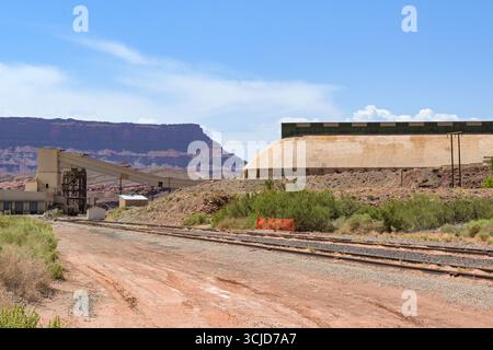 Moab, Utah, USA - 25. Mai 2025: Außenansicht der Gebäude des Kaliwerkes am Stadtrand von Moab Stockfoto