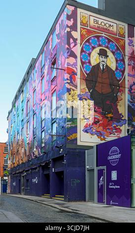 Blooms Hotel im Temple Bar Viertel, Dublin, Irland. Wandbilder von James Esrley. Stockfoto