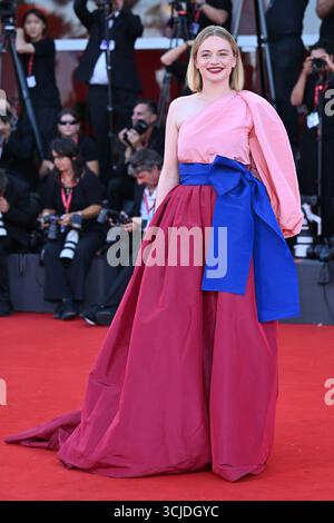 Venedig, Italien. September 2025. Luna Wedler besuchte am 6. September 2025 den Roten Teppich des 82. Internationalen Filmfestivals von Venedig im Lido in Venedig. Foto: Aurore Marechal/ABACAPRESS.COM Credit: Abaca Press/Alamy Live News Stockfoto