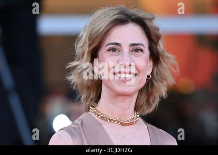 Venedig, Italien. September 2025. Fernanda Torres besuchte am 6. September 2025 den Roten Teppich des 82. Internationalen Filmfestivals von Venedig im Lido in Venedig. Foto: Aurore Marechal/ABACAPRESS.COM Credit: Abaca Press/Alamy Live News Stockfoto