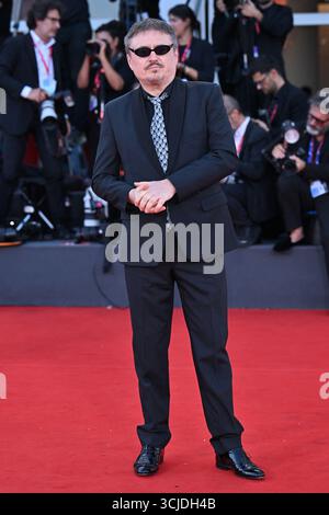 Venedig, Italien. September 2025. Cristian Mungiu besuchte am 6. September 2025 den Roten Teppich des 82. Internationalen Filmfestivals von Venedig im Lido in Venedig. Foto: Aurore Marechal/ABACAPRESS.COM Credit: Abaca Press/Alamy Live News Stockfoto