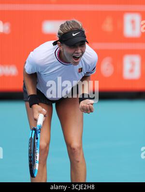 MIAMI GARDENS, FLORIDA - 20. MÄRZ: Amanda Anisimova beim Miami Open Day 3 präsentiert von Itau im Hard Rock Stadium am 20. März 2019 in Miami Gardens, Florida. Menschen: Amanda Anisimova Credit: Storms Media Group/Alamy Live News Stockfoto
