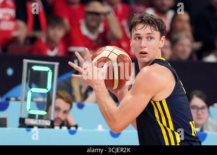 Riga, Lettland. September 2025. Pelle Larsson aus Schweden tritt am 6. September 2025 beim Achtelfinale der FIBA EuroBasket 2025 zwischen T¨¹rkiye und Schweden in Riga an. Quelle: Edijs Palens/Xinhua/Alamy Live News Stockfoto