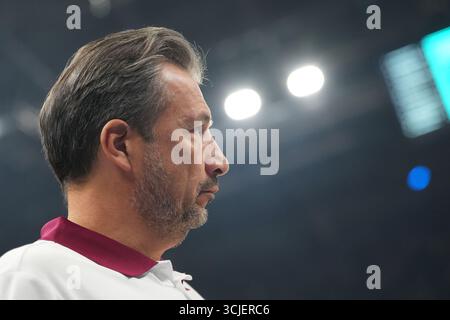 Riga, Lettland. September 2025. Cheftrainer Luca Banchi aus Lettland reagiert beim Achtelfinale der FIBA EuroBasket 2025 in Riga am 6. September 2025. Quelle: Edijs Palens/Xinhua/Alamy Live News Stockfoto