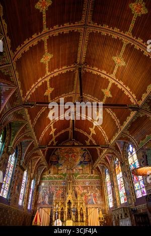Das Innere der Basilika des Heiligen Blutes, in der sich ein Relikt des Heiligen Blutes Christi befindet, das von Joseph von Arimathäa gesammelt und von dem Heiligen Land mitgebracht wurde Stockfoto