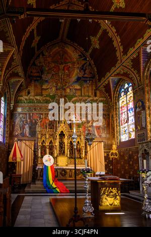 Das Innere der Basilika des Heiligen Blutes, in der sich ein Relikt des Heiligen Blutes Christi befindet, das von Joseph von Arimathäa gesammelt und von dem Heiligen Land mitgebracht wurde Stockfoto