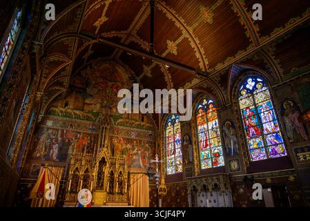 Das Innere der Basilika des Heiligen Blutes, in der sich ein Relikt des Heiligen Blutes Christi befindet, das von Joseph von Arimathäa gesammelt und von dem Heiligen Land mitgebracht wurde Stockfoto