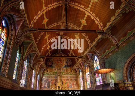 Das Innere der Basilika des Heiligen Blutes, in der sich ein Relikt des Heiligen Blutes Christi befindet, das von Joseph von Arimathäa gesammelt und von dem Heiligen Land mitgebracht wurde Stockfoto