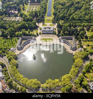 Aus der Vogelperspektive, Schloss Benrath und Schlosspark und Schlossteich, Benrath, Düsseldorf, Rheinland, Nordrhein-Westfalen, Deutschland, DE, Europa, Luftaufnahme Stockfoto
