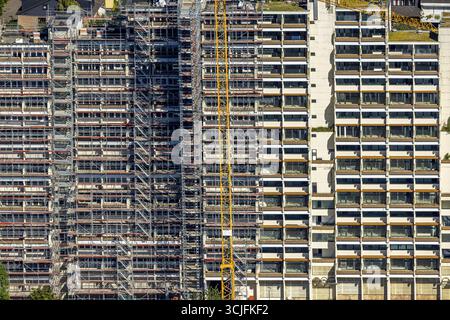 Blick aus der Vogelperspektive, Wohnblock Hannibal II, Gerüste für Renovierung und Renovierung, Vogelpothsweg, Dorstfeld, Dortmund, Ruhrgebiet, Nordrhein-Wes Stockfoto