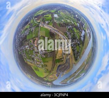 Luftaufnahme, neue Emscher-Mündung und Rhein, blaue Brücke Hagelstraße, Emscher-Deich mit gebrochenem Damm an der Emscher-Mündung und vermisst zerstört Stockfoto