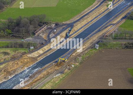 Aus der Vogelperspektive, Emscherdeich mit gebrochenem Damm an der Emschermündung, Baugebiet, Eppinghoven, Dinslaken, Nordrhein-Westfalen, Deutschland, Ems Stockfoto