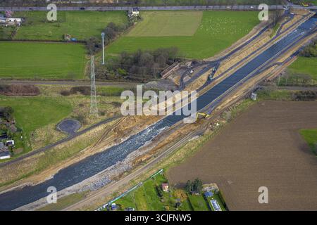 Aus der Vogelperspektive, Emscherdeich mit gebrochenem Damm an der Emschermündung, zerstörte fehlende Eisenbahnbrücke, Baustelle, Eppinghoven, Dinslaken, Nein Stockfoto