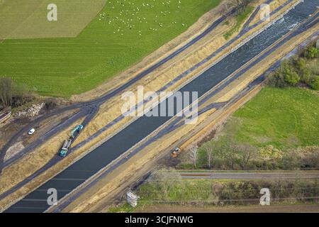 Aus der Vogelperspektive, Emscherdeich mit gebrochenem Damm an der Emschermündung, Baugebiet, Eppinghoven, Dinslaken, Nordrhein-Westfalen, Deutschland, Ems Stockfoto