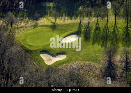 Luftsicht, Golfplatz Golfclub Castrop-Rauxel e.V. in Frohlinde, sandgefüllter Bunker, Bunkerbereich in Herzform, Baumreihe auf der Wiese, Golf g Stockfoto
