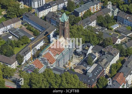 Aus der Vogelperspektive, Wohnprojekt Antonius Quartier Bochum in der ehemaligen Antoniuskirche, Gerüste für Neubau, Sanierung und reno Stockfoto