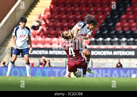 London, Großbritannien. Januar 2023. London, Eangland, 07. September 2025: Oona Siren (4 West Ham) in Aktion während des Spiels der Barclays Women's Super League zwischen Tottenham Hotspur und West Ham United im BetWright Stadium in London (Yaroslav Dunka/SPP) Credit: SPP Sport Press Photo. /Alamy Live News Stockfoto