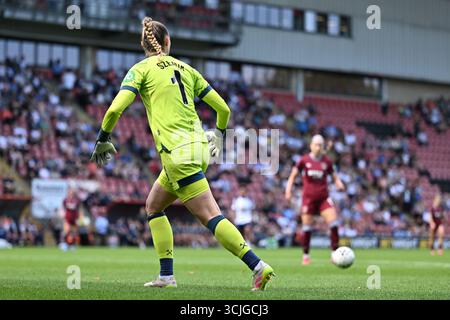London, Großbritannien. Januar 2023. London, Eangland, 07. September 2025: Kinga Szemik (1 West Ham) in Aktion während des Spiels der Barclays Women's Super League zwischen Tottenham Hotspur und West Ham United im BetWright Stadium in London (Yaroslav Dunka/SPP) Credit: SPP Sport Press Photo. /Alamy Live News Stockfoto