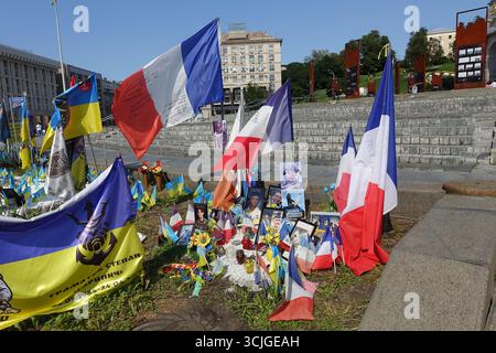 Auf dem Unabhängigkeitsplatz in Kiew, eine Hommage an französische Freiwillige, die an der ukrainischen Front getötet wurden Stockfoto