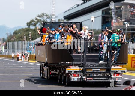 Monza, Italien. September 2025. F1 Faherparade Monza ITA, Formel 1 Weltmeisterschaft, Grand Prix von Italian, Autodromo Nazionale Monza, Renntag, Fahrerparade, Saison 2025, 07.09.2025 Foto: Eibner-Pressefoto/Marcel Fischer Credit: dpa/Alamy Live News Stockfoto