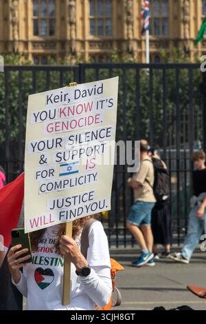 London, Vereinigtes Königreich, 6. September 2025 :- Pro-Palästina-Demonstranten auf dem Parilament Square, Ansprache des britischen Premierministers Kier Starmer Stockfoto