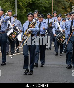 Brentwood Essex 07 Sept 2025 mehr als 500 Luftkadetten aus Essex zogen in einer Wing Parade durch das Zentrum von Brentwood, wo Gruppenkapitän Anne-Marie Houghton den Gruß nahm, bevor sie sich in der Brentwood Cathedral zu einer feierlichen Zeremonie versammelten, Credit: Ian Davidson/Alamy Live News Stockfoto