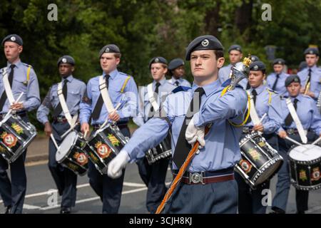 Brentwood Essex 07 Sept 2025 mehr als 500 Luftkadetten aus Essex zogen in einer Wing Parade durch das Zentrum von Brentwood, wo Gruppenkapitän Anne-Marie Houghton den Gruß nahm, bevor sie sich in der Brentwood Cathedral zu einer feierlichen Zeremonie versammelten, Credit: Ian Davidson/Alamy Live News Stockfoto