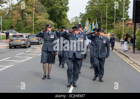 Brentwood Essex 07 Sept 2025 mehr als 500 Luftkadetten aus Essex zogen in einer Wing Parade durch das Zentrum von Brentwood, wo Gruppenkapitän Anne-Marie Houghton den Gruß nahm, bevor sie sich in der Brentwood Cathedral zu einer feierlichen Zeremonie versammelten, Credit: Ian Davidson/Alamy Live News Stockfoto