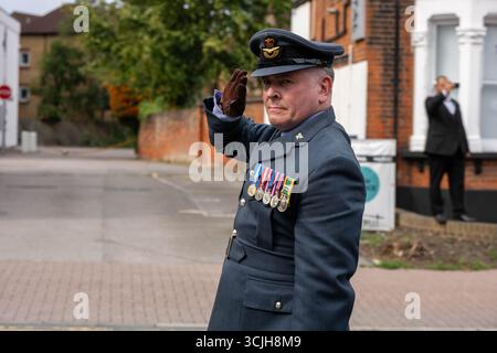 Brentwood Essex 07 Sept 2025 mehr als 500 Luftkadetten aus Essex zogen in einer Wing Parade durch das Zentrum von Brentwood, wo Gruppenkapitän Anne-Marie Houghton den Gruß nahm, bevor sie sich in der Brentwood Cathedral zu einer feierlichen Zeremonie versammelten, Credit: Ian Davidson/Alamy Live News Stockfoto