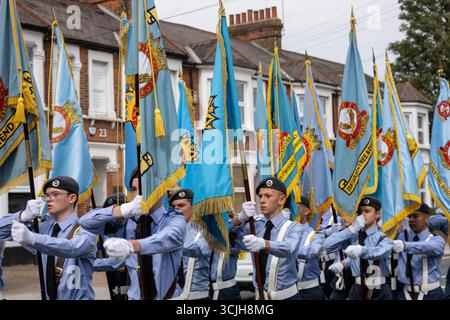 Brentwood Essex 07 Sept 2025 mehr als 500 Luftkadetten aus Essex zogen in einer Wing Parade durch das Zentrum von Brentwood, wo Gruppenkapitän Anne-Marie Houghton den Gruß nahm, bevor sie sich in der Brentwood Cathedral zu einer feierlichen Zeremonie versammelten, Credit: Ian Davidson/Alamy Live News Stockfoto