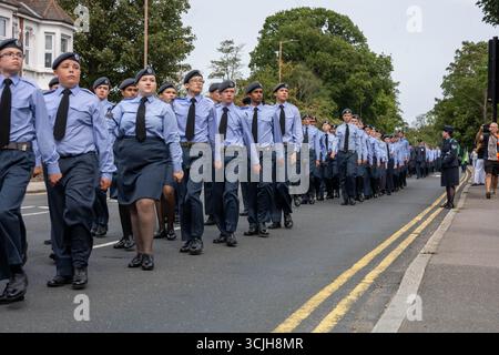 Brentwood Essex 07 Sept 2025 mehr als 500 Luftkadetten aus Essex zogen in einer Wing Parade durch das Zentrum von Brentwood, wo Gruppenkapitän Anne-Marie Houghton den Gruß nahm, bevor sie sich in der Brentwood Cathedral zu einer feierlichen Zeremonie versammelten, Credit: Ian Davidson/Alamy Live News Stockfoto