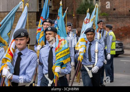 Brentwood Essex 07 Sept 2025 mehr als 500 Luftkadetten aus Essex zogen in einer Wing Parade durch das Zentrum von Brentwood, wo Gruppenkapitän Anne-Marie Houghton den Gruß nahm, bevor sie sich in der Brentwood Cathedral zu einer feierlichen Zeremonie versammelten, Credit: Ian Davidson/Alamy Live News Stockfoto