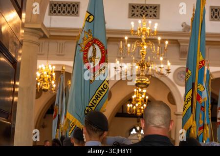 Brentwood Essex 07 Sept 2025 mehr als 500 Luftkadetten aus Essex zogen in einer Wing Parade durch das Zentrum von Brentwood, wo Gruppenkapitän Anne-Marie Houghton den Gruß nahm, bevor sie sich in der Brentwood Cathedral zu einer feierlichen Zeremonie versammelten, Credit: Ian Davidson/Alamy Live News Stockfoto