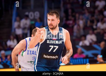 RIGA, Lettland. September 2025. Luka Doncic, während des Basketballspiels der FIBA EUROBASKET 2025 zwischen der slowenischen Nationalmannschaft und der italienischen Nationalmannschaft der Männer. Quelle: Gints Ivuskans/Alamy Live News Stockfoto