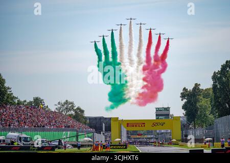 Monza, Italien. September 2025. Frecce Tricolori während des Formel-1-Rennens PIRELLI Gran Premio d’Italia 2025, 16. Runde der FIA Formel-1-Weltmeisterschaft 2025, 7. September 2025 auf dem Autodromo Nazionale Monza in Monza, Italien. Credit: Luca Rossini/Alamy Live News Credit: Luca Rossini/Alamy Live News Stockfoto