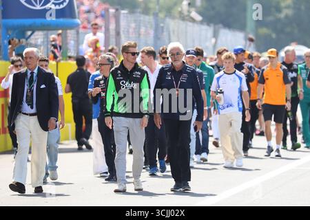 Autodromo Nazionale Monza, Monza, Italien. September 2025. Formel-1-Renntag des Großen Preises von Italien 2025; Flavio Briatore und Fahrer Credit: Action Plus Sports/Alamy Live News Stockfoto