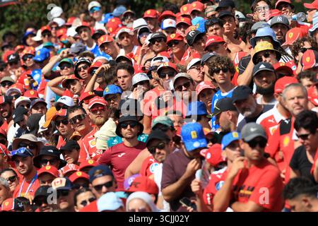 Autodromo Nazionale Monza, Monza, Italien. September 2025. Formel-1-Renntag des Großen Preises von Italien 2025; Fans in Monza Credit: Action Plus Sports/Alamy Live News Stockfoto