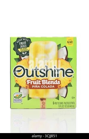 IRVINE, KALIFORNIEN - 4. SEPTEMBER 2025: Eine Schachtel mit Pina Colada Ice Pops. Stockfoto