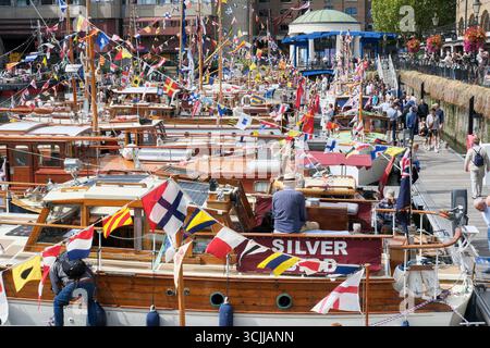 London, Vereinigtes Königreich, 6. September 2025. Classic Boat Festival, St. Katharine Docks. Das 16. Classic Boat Festival zeigt über 60 Schiffe, darunter die Dünkirchen, das modernste Wikingerschiff der Welt, die Saga Farmann und andere funktionierende Schiffe. Stockfoto