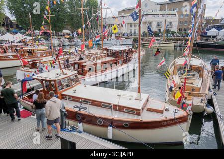London, Vereinigtes Königreich, 6. September 2025. Classic Boat Festival, St. Katharine Docks. Das 16. Classic Boat Festival zeigt über 60 Schiffe, darunter die Dünkirchen, das modernste Wikingerschiff der Welt, die Saga Farmann und andere funktionierende Schiffe. Stockfoto