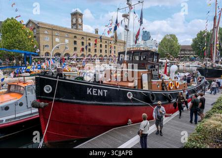 London, Vereinigtes Königreich, 6. September 2025. Classic Boat Festival, St. Katharine Docks. Das 16. Classic Boat Festival zeigt über 60 Schiffe, darunter die Dünkirchen, das modernste Wikingerschiff der Welt, die Saga Farmann und andere funktionierende Schiffe. Stockfoto