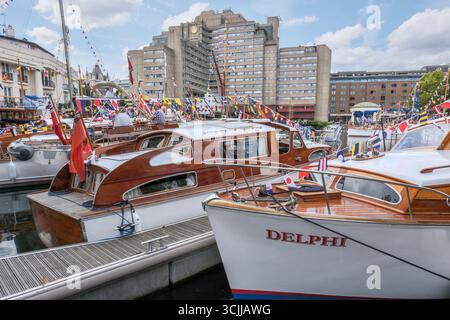 London, Vereinigtes Königreich, 6. September 2025. Classic Boat Festival, St. Katharine Docks. Das 16. Classic Boat Festival zeigt über 60 Schiffe, darunter die Dünkirchen, das modernste Wikingerschiff der Welt, die Saga Farmann und andere funktionierende Schiffe. Stockfoto