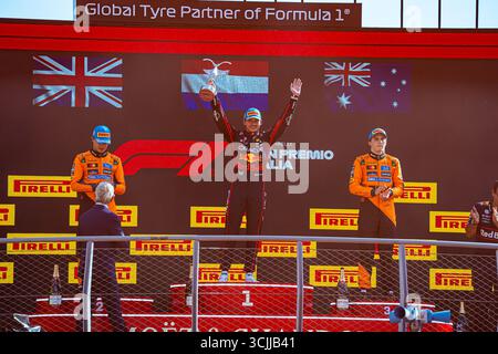 Monza, Italien. September 2025. Podiumspalette des Formel 1 Pirelli Gran Premio d'Italia 2025 auf dem Monza Circuit, Lombardei, Italien, vom 6. Bis 9. September 2025. Runde 16 der FIA Formel-1-Weltmeisterschaft 2025. Quelle: Alessio De Marco | Avens-Images.com/Alamy Live News Stockfoto