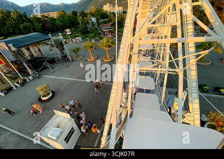 Bar, Montenegro, 27. Juli 2025, Blick von oben vom Riesenrad der Dammstraße Stockfoto