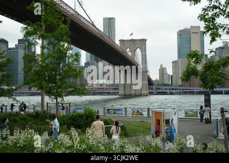 Blick auf die Brooklyn Bridge in Dumbo, Brooklyn, New York Stockfoto