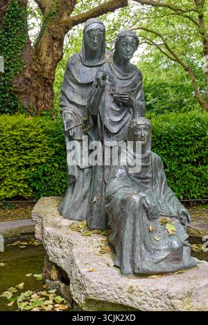 The Three Fates Memorial, eine Skulptur des deutschen Bildhauers Josef Wackerle um 1956, Saint Stephen's Green, Dublin, Irland. Stockfoto