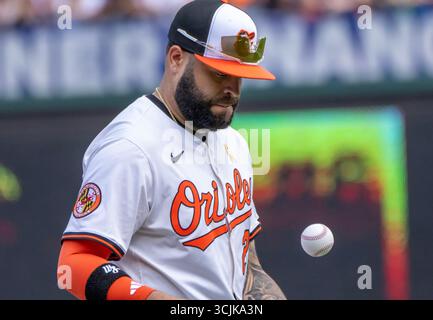 Baltimore, USA. September 2025. BALTIMORE, MD – 07. SEPTEMBER: Baltimore Orioles legt am 7. September 2025 im Oriole Park at Camden Yards in Baltimore, Maryland, den dritten Basen Emmanuel Rivera (26) auf dem Feld während eines MLB-Spiels zwischen den Baltimore Orioles und den Los Angeles Dodgers. (Foto: Tony Quinn/SipaUSA) Credit: SIPA USA/Alamy Live News Stockfoto