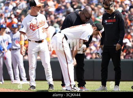 Baltimore, USA. September 2025. BALTIMORE, MD – 07. SEPTEMBER: Tomoyuki Sugano (19) wurde am 7. September 2025 bei einem MLB-Spiel zwischen den Baltimore Orioles und den Los Angeles Dodgers im Oriole Park at Camden Yards in Baltimore, Maryland, vom Ball getroffen. (Foto: Tony Quinn/SipaUSA) Credit: SIPA USA/Alamy Live News Stockfoto