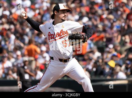 Baltimore, USA. September 2025. BALTIMORE, MD – 07. SEPTEMBER: Baltimore Orioles Pitcher Kade Strowd (57) auf dem Hügel während eines MLB-Spiels zwischen den Baltimore Orioles und den Los Angeles Dodgers am 07. September 2025 im Oriole Park at Camden Yards in Baltimore, Maryland. (Foto: Tony Quinn/SipaUSA) Credit: SIPA USA/Alamy Live News Stockfoto